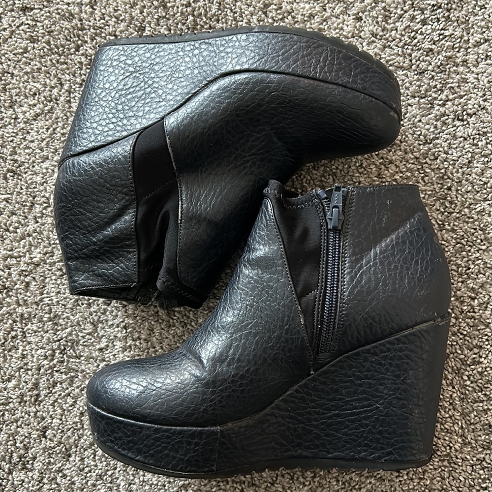 Heel Booties - Picture 4 of 7